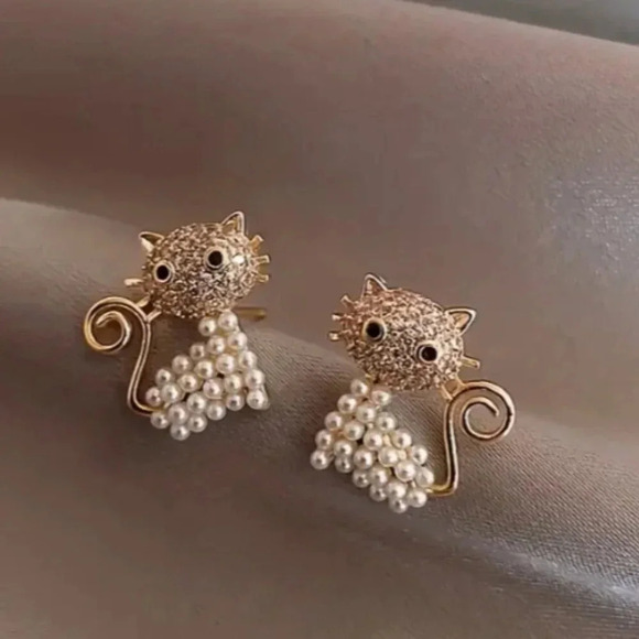 Cute Kitty Cat Faux Pearl and Rhinestone studs Women's Fashion earring set - Picture 1 of 3